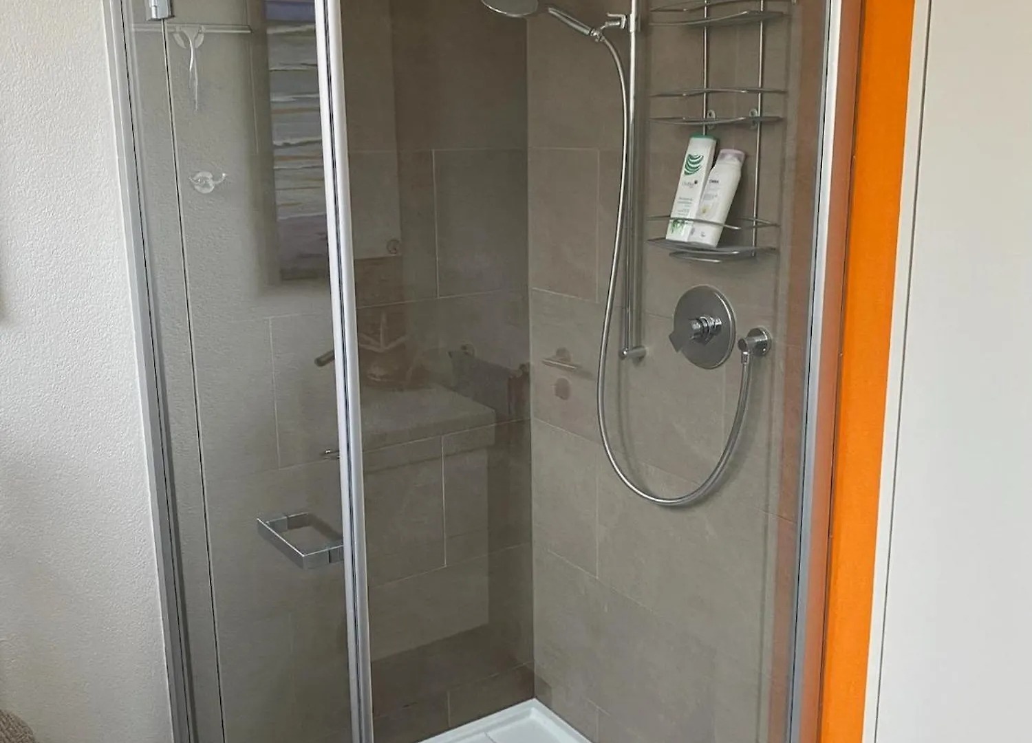 Studio With Private Garden & Free Parking Koniz Apartment